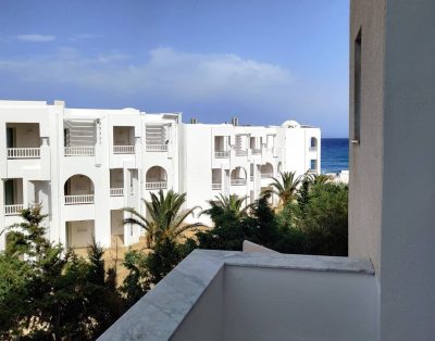 Maison richement meublée S+2 en 1er étage vue sur mer à Kelibia la blanche