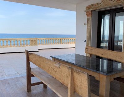Maison richement meublée S+2 en 3em étage vue sur mer à El Haouaria
