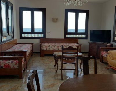 Maison richement meublée S+4 en 2em ètage vue sur mer à El Haouaria