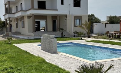Villa avec piscine près de la plage