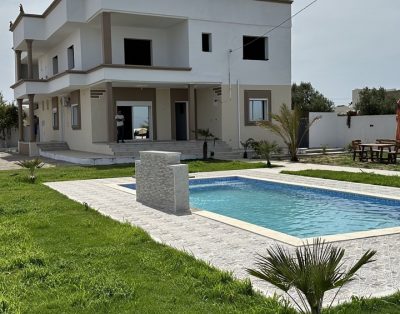 Villa avec piscine près de la plage