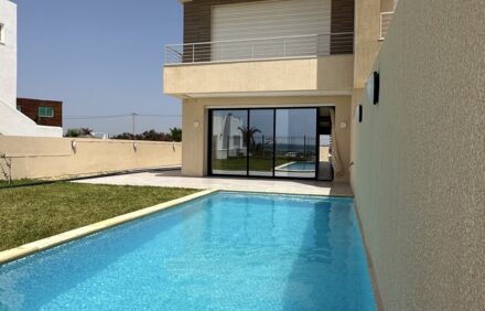 Villa Luxueuse pied dans l’eau et avec piscine á Kelibia